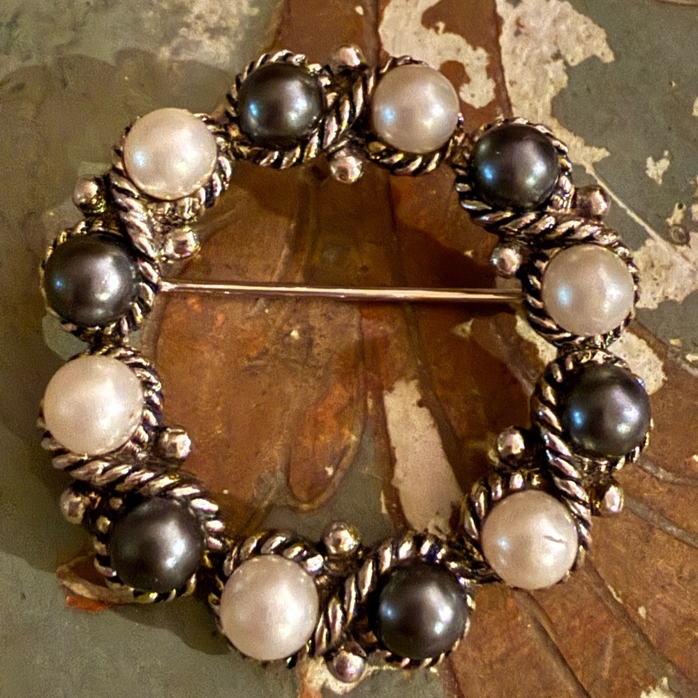 Vintage Avon Brooch Silver and Black Pearl Wreath “Eclipse”  1970’s